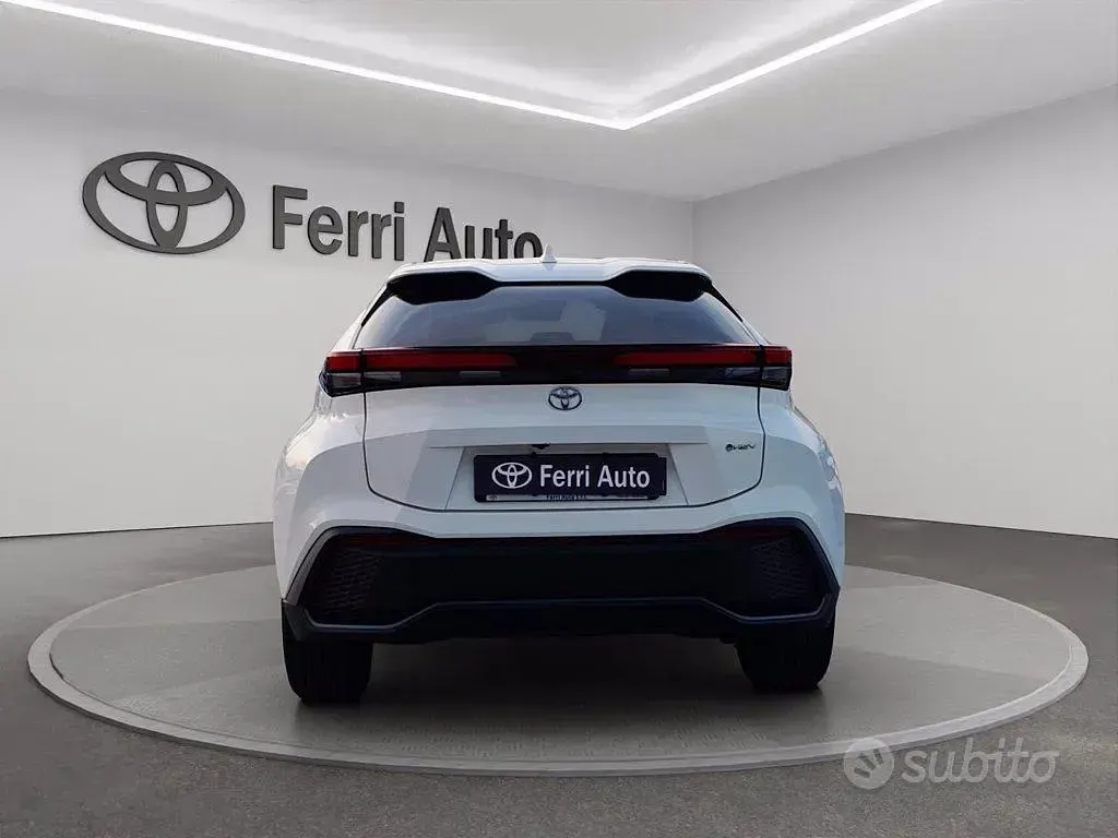 Second-hand Toyota C-HR Trend 197 CP (144 kW) 2024 Alb SUV