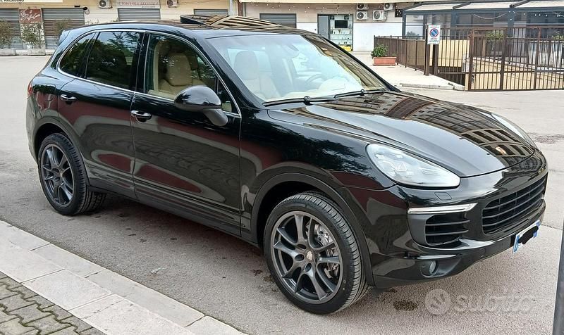 Usata Porsche Cayenne 2011 Nero SUV