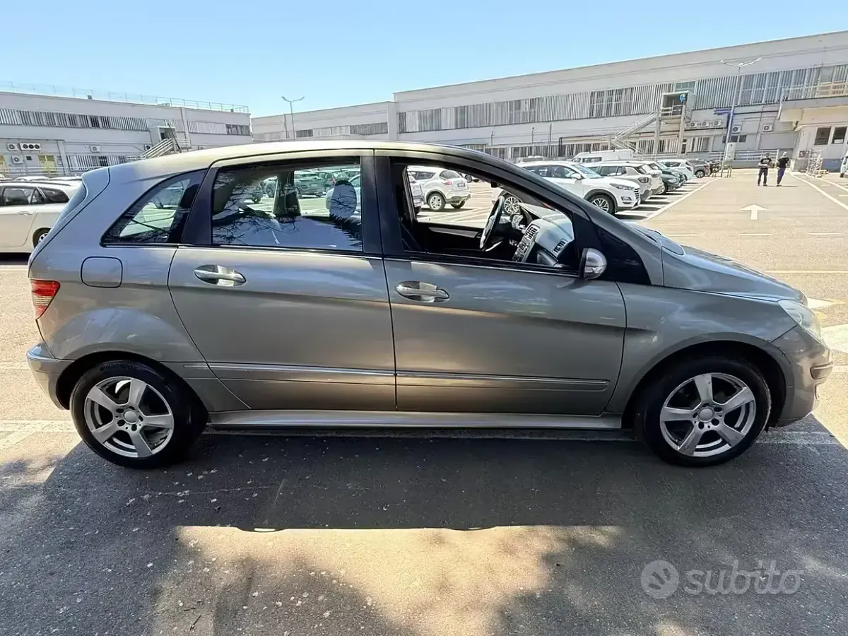 Usata Mercedes B170 116 CV (85 kW) 2006 Grigio Monovolume