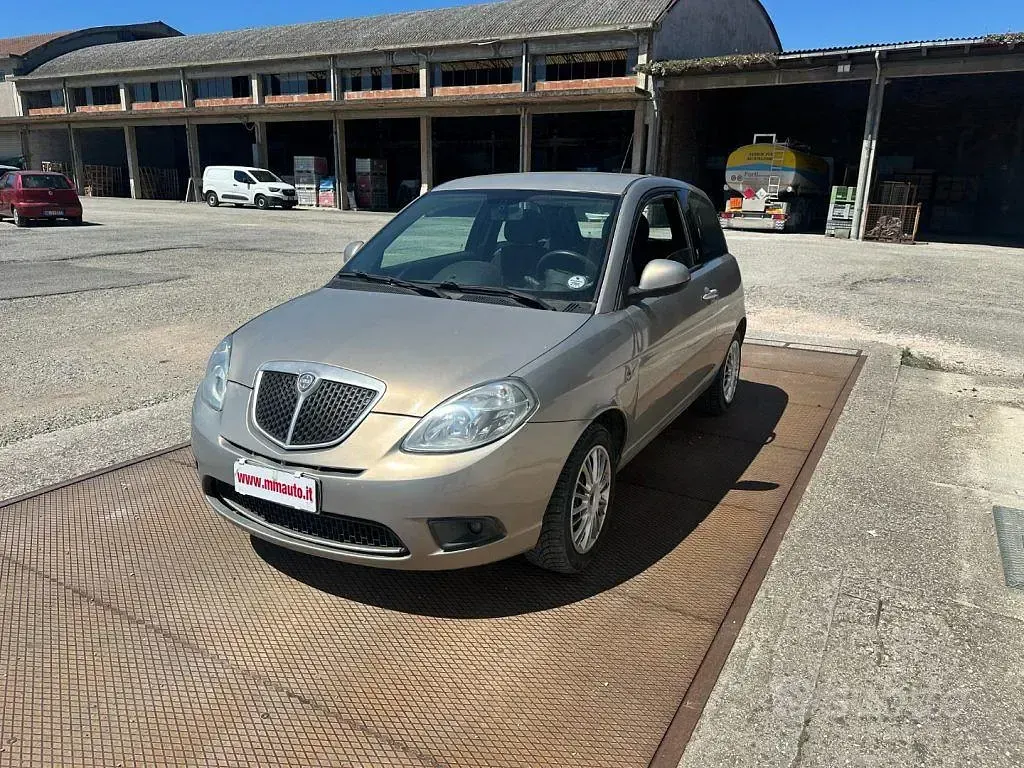 Usata Lancia Ypsilon 60 CV (44 kW) 2010 Grigio Utilitaria