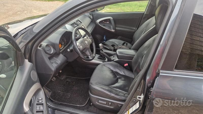 Usata Toyota RAV4 177 CV (130 kW) 2007 SUV