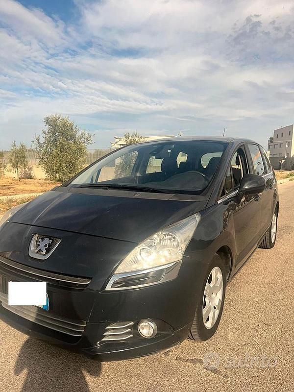 Usata Peugeot 5008 112 CV (82 kW) 2011 Nero Monovolume