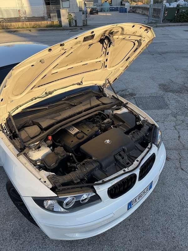 Usata BMW 116 122 CV (89 kW) 2009 Bianco Utilitaria
