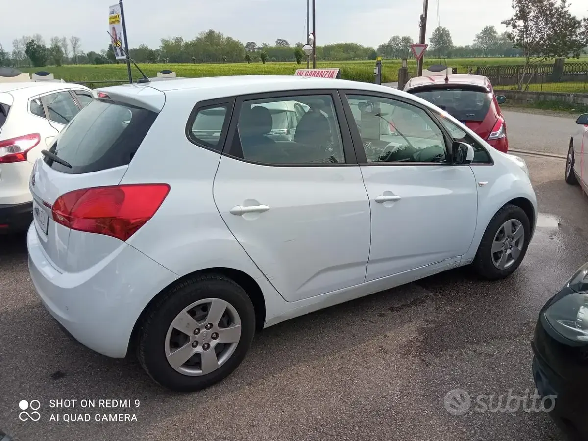 Usata Kia Venga Active 90 CV (66 kW) 2016 Bianco Utilitaria