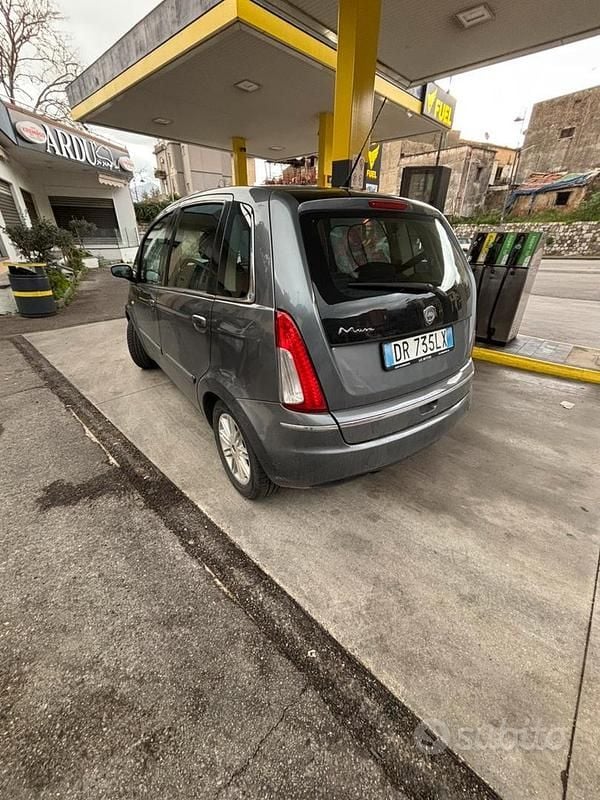 Usata Lancia Musa 2008 Grigio Monovolume