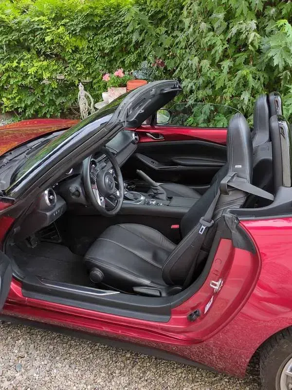 Usata Mazda MX5 Exclusive-Line 184 CV (135 kW) 2023 Rosso Cabrio