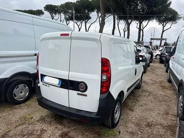 Usata Fiat Doblò Easy 89 CV (65 kW) 2022 Bianco Monovolume
