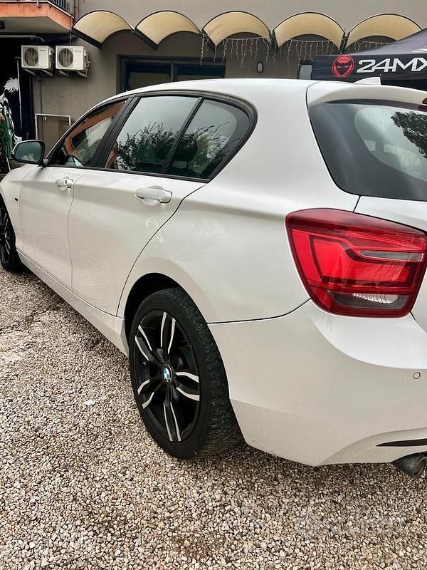Usata BMW 118 Sport Line 142 CV (104 kW) 2015 Bianco Utilitaria