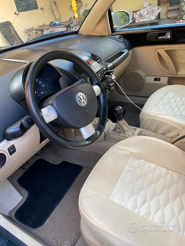 Usata VW New Beetle 90 CV (66 kW) 2005 Nero Utilitaria