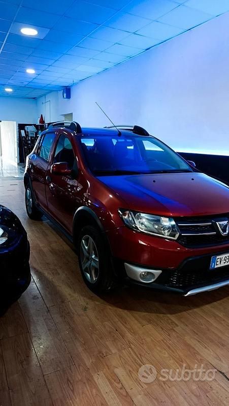 Usata Dacia Sandero Prestige 90 CV (66 kW) 2014 Rosso Berlina