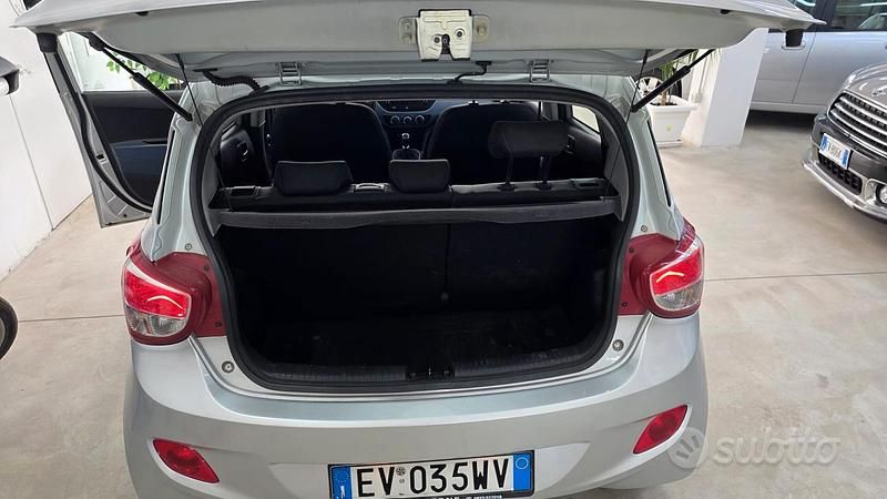 Usata Hyundai i10 Style 65 CV (47 kW) 2014 Grigio Utilitaria