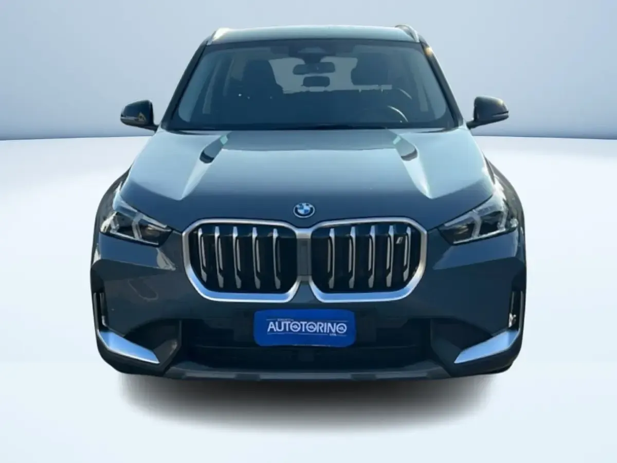 Usata BMW iX1 Comfort Edition 230 kW (313 CV) 2024 Grigio metallizzato SUV