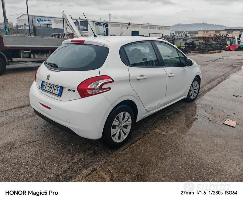 Usata Peugeot 208 95 CV (69 kW) 2015 Bianco Utilitaria