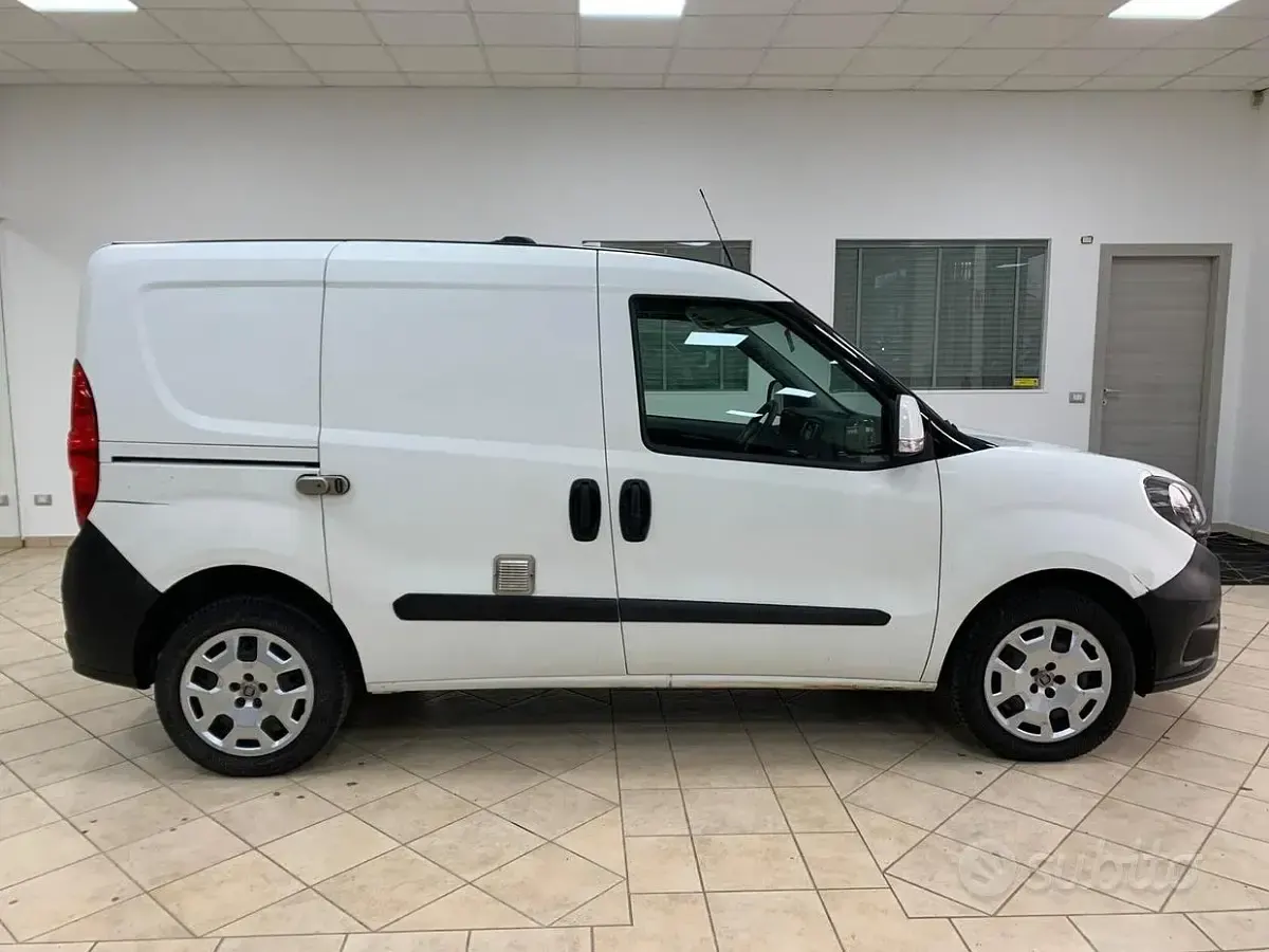 Usata Fiat Doblò Easy 120 CV (88 kW) 2020 Bianco Monovolume