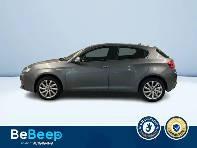Usata Alfa Romeo Giulietta Super 120 CV (88 kW) 2019 Grigio metallizzato Utilitaria