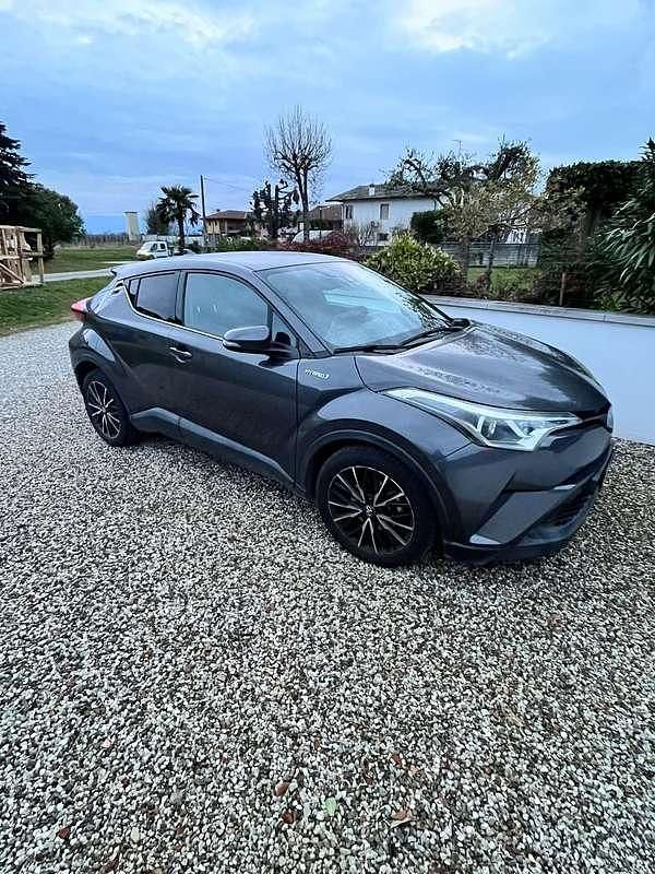 Usata Toyota C-HR Lounge 98 CV (72 kW) 2017 Grigio SUV