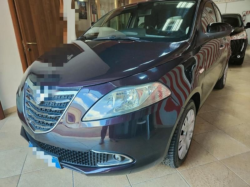 Usata Lancia Ypsilon Gold 95 CV (69 kW) 2012 Viola Utilitaria