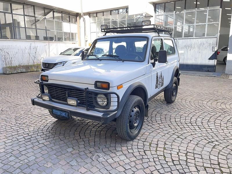 Usata Lada niva 82 CV (60 kW) 2010 Bianco SUV
