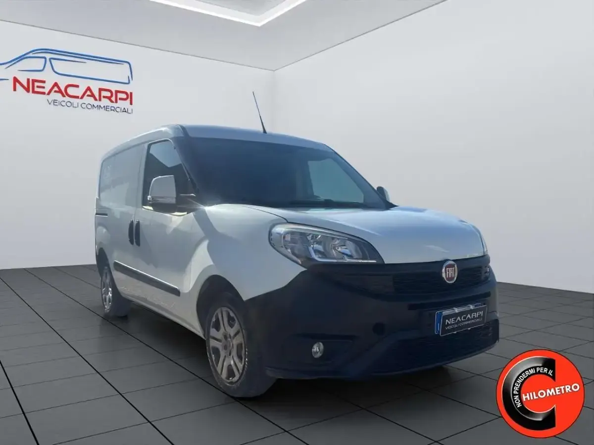 Usata Fiat Doblò 90 CV (66 kW) 2016 Bianco ghiaccio Monovolume