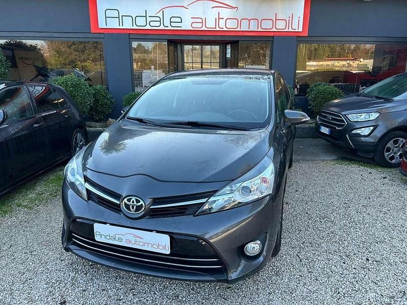 Grigio Usata 2015 Toyota Verso Style Monovolume | 8999 € (Ottimo prezzo) - Immagine 1/4
