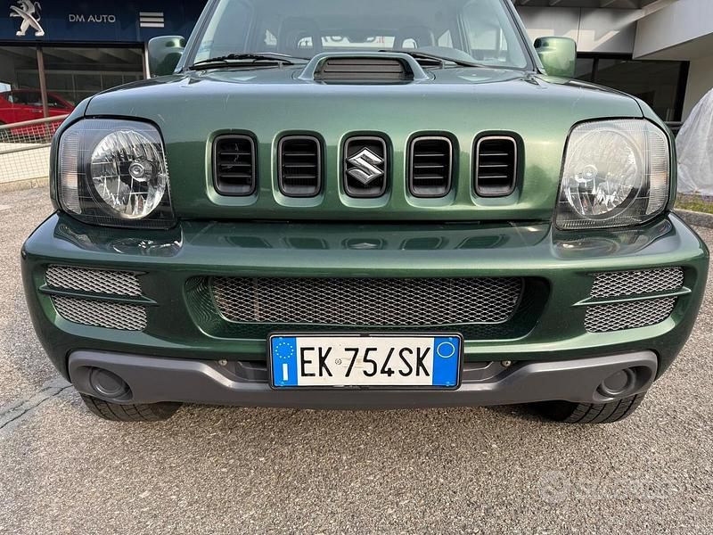 Usata Suzuki Jimny 86 CV (63 kW) 2011 Verde SUV