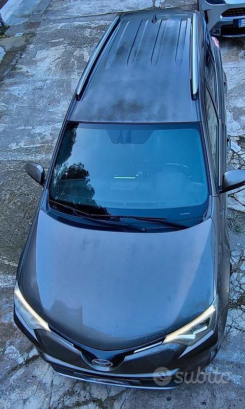 Usata Toyota RAV4 Lounge 143 CV (105 kW) 2016 Marrone SUV
