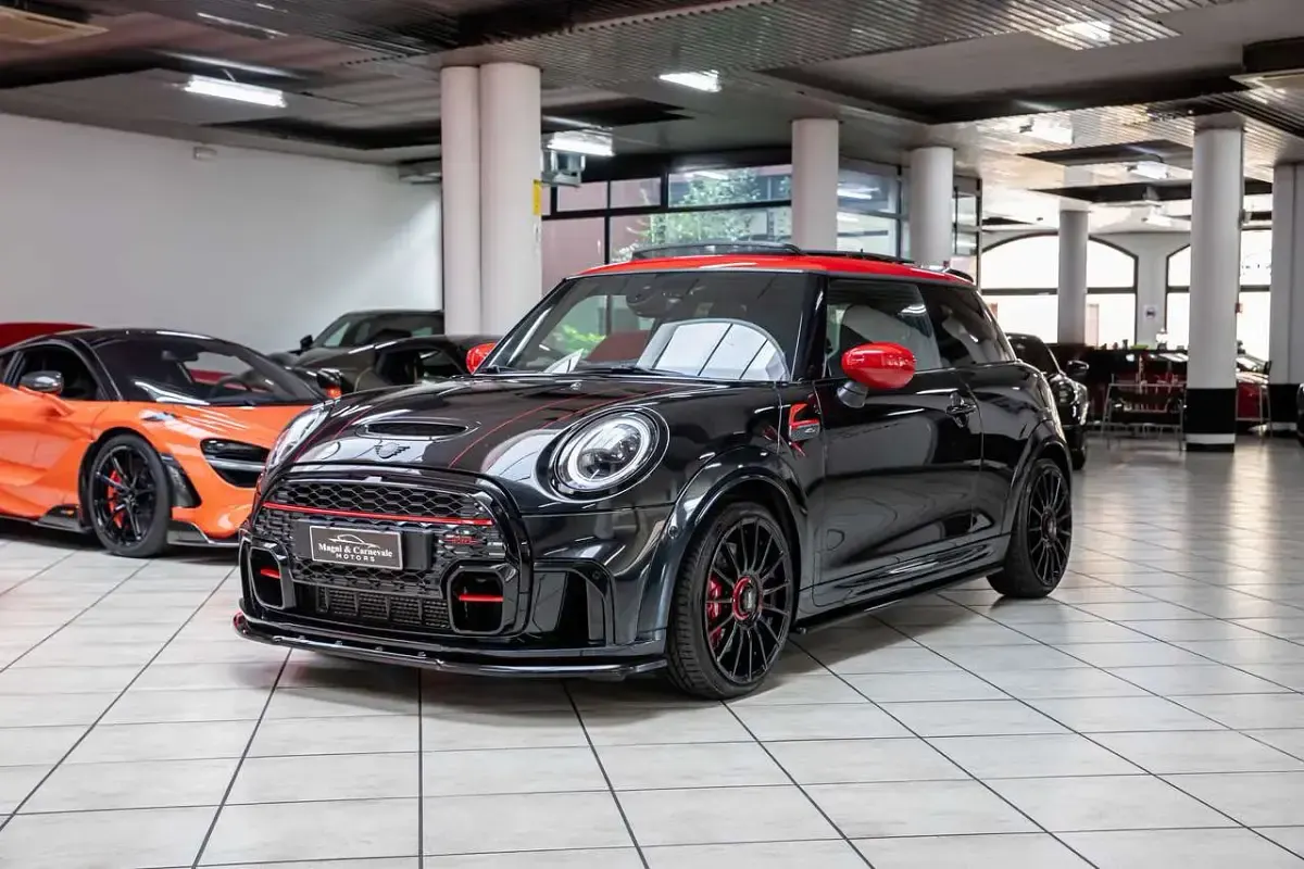 Usata Mini John Cooper Works 231 CV (169 kW) 2023 Midnight black ii Utilitaria