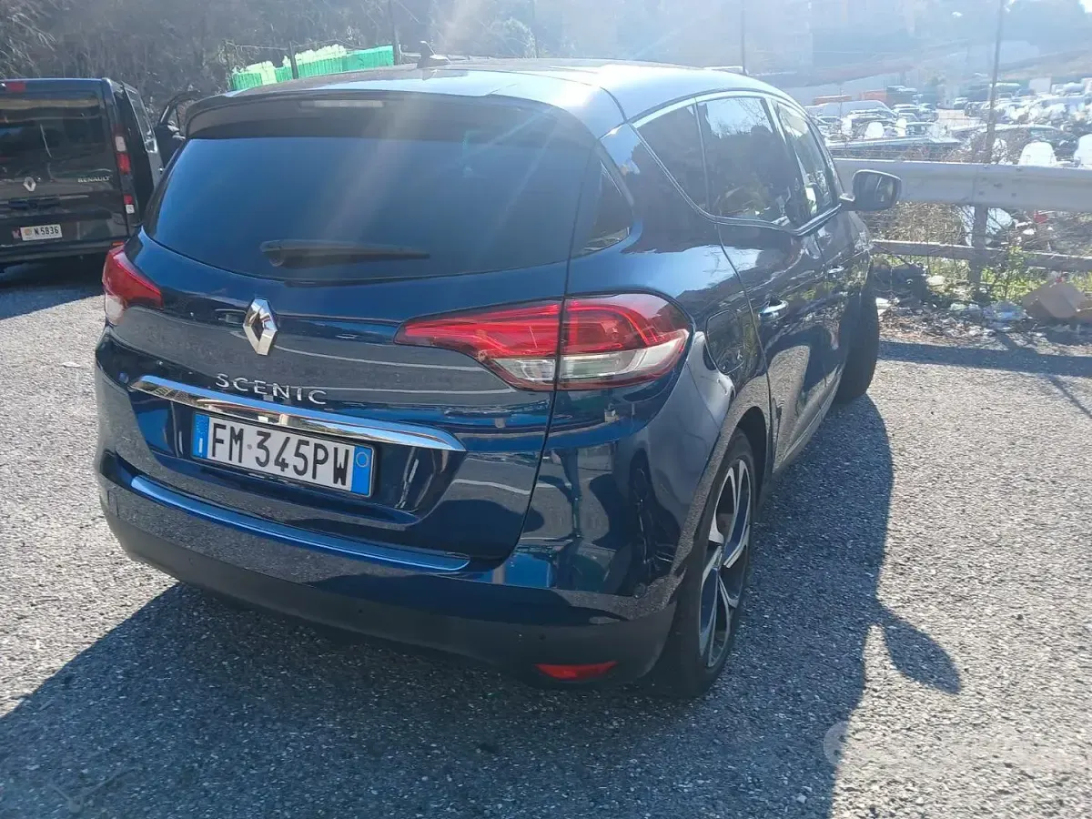Usata Renault Scénic Bose Edition 131 CV (96 kW) 2017 Blu Monovolume