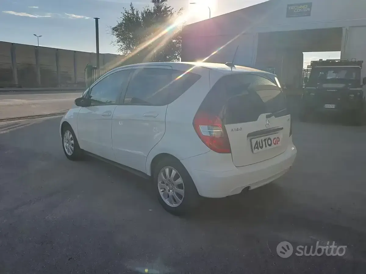 Usata Mercedes A160 109 CV (80 kW) 2011 Bianco Utilitaria