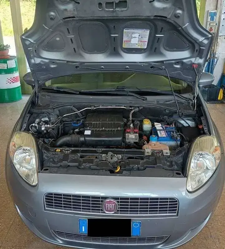 Usata Fiat Grande Punto Active 77 CV (56 kW) 2009 Grigio Utilitaria