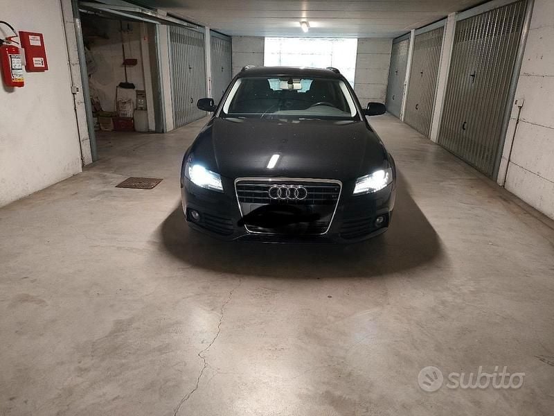 Nero Usata 2010 Audi A4 Station wagon | 8000 € (Buon prezzo) - Immagine 1/4