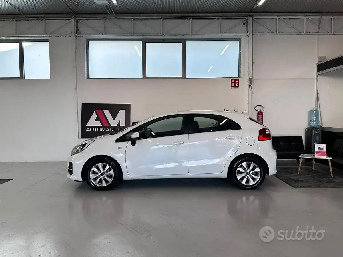 Usata Kia Rio Active 75 CV (55 kW) 2015 Bianco Berlina