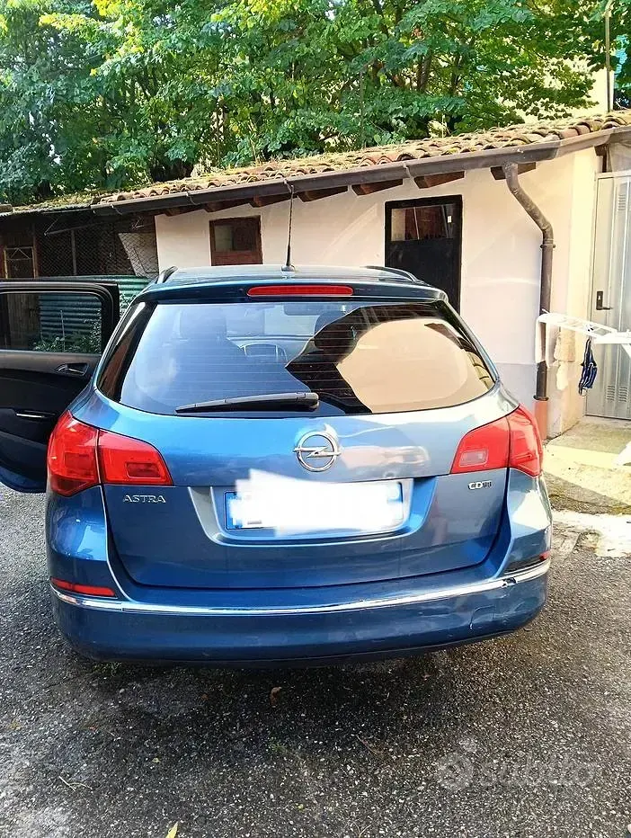 Usata Opel Astra 130 CV (95 kW) 2013 Station wagon