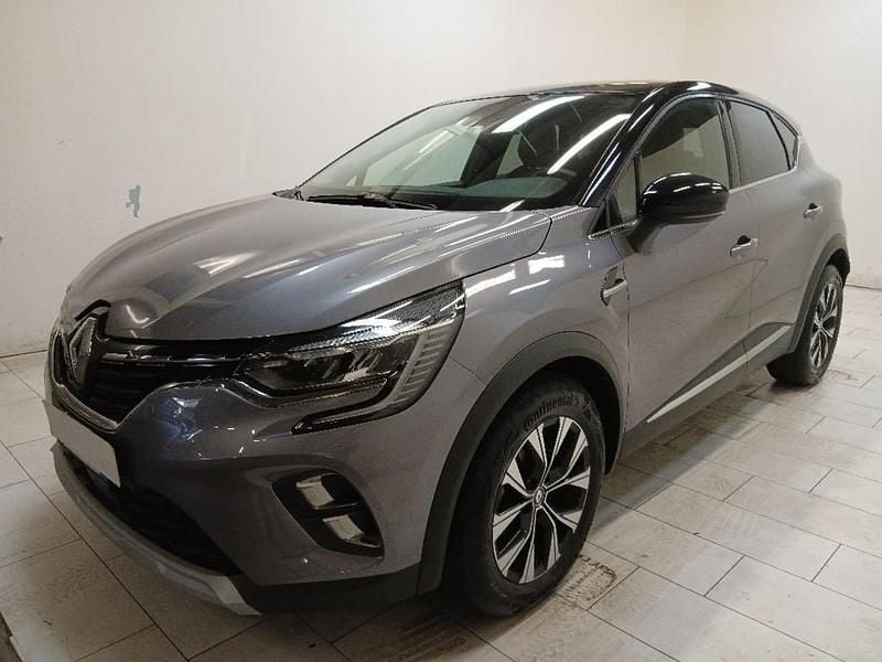 Usado Renault Captur Techno 140 CV (102 kW) 2022 Gris SUV