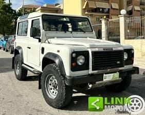 Usata Land Rover Defender S 122 CV (89 kW) 1999 Beige pastello SUV