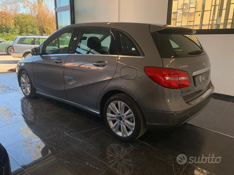 Usata Mercedes B180 Exclusive 109 CV (80 kW) 2015 Grigio Utilitaria