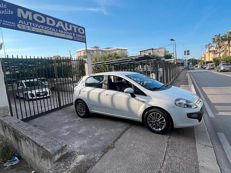 Usata Fiat Punto 75 CV (55 kW) 2011 Bianco Berlina