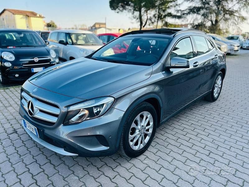 Usata Mercedes GLA200 Premium 136 CV (100 kW) 2017 Grigio SUV