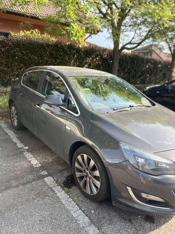 Usata Opel Astra Cosmo 140 CV (102 kW) 2015 Berlina