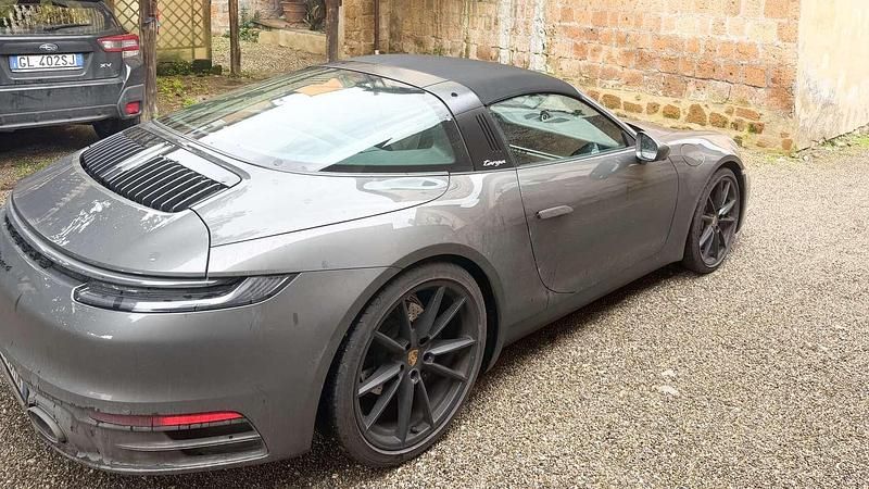 Usata Porsche 992 385 CV (283 kW) 2025 Grigio Cabrio