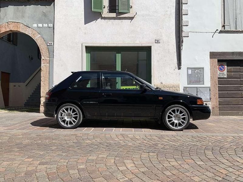 Usata Mazda 323 185 CV (136 kW) 1992 Nero Berlina