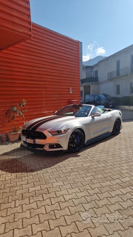Grigio Usata 2018 Ford Mustang Cabrio | 33.500 € (Buon prezzo) - Immagine 1/4