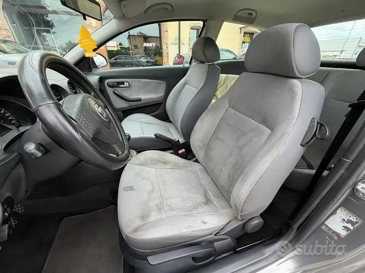 Usata Seat Ibiza Stella 64 CV (47 kW) 2002 Grigio Utilitaria