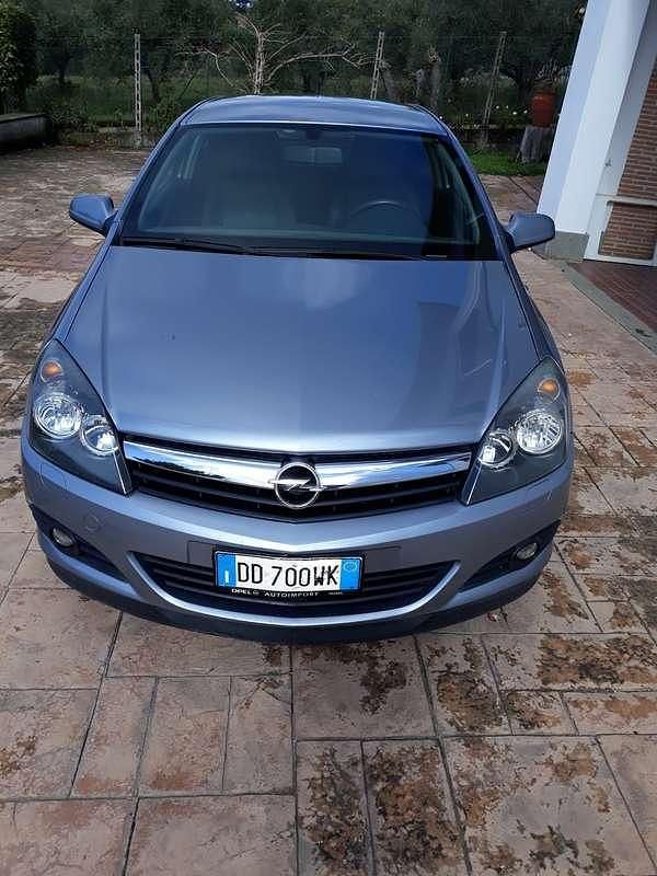Usata Opel Astra GTC Sport 150 CV (110 kW) 2006 Blu/azzurro Berlina