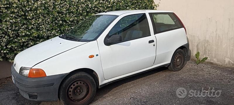 Bianco Usata 1999 Fiat Punto Due volumi | 500 € (Super prezzo) - Immagine 1/4