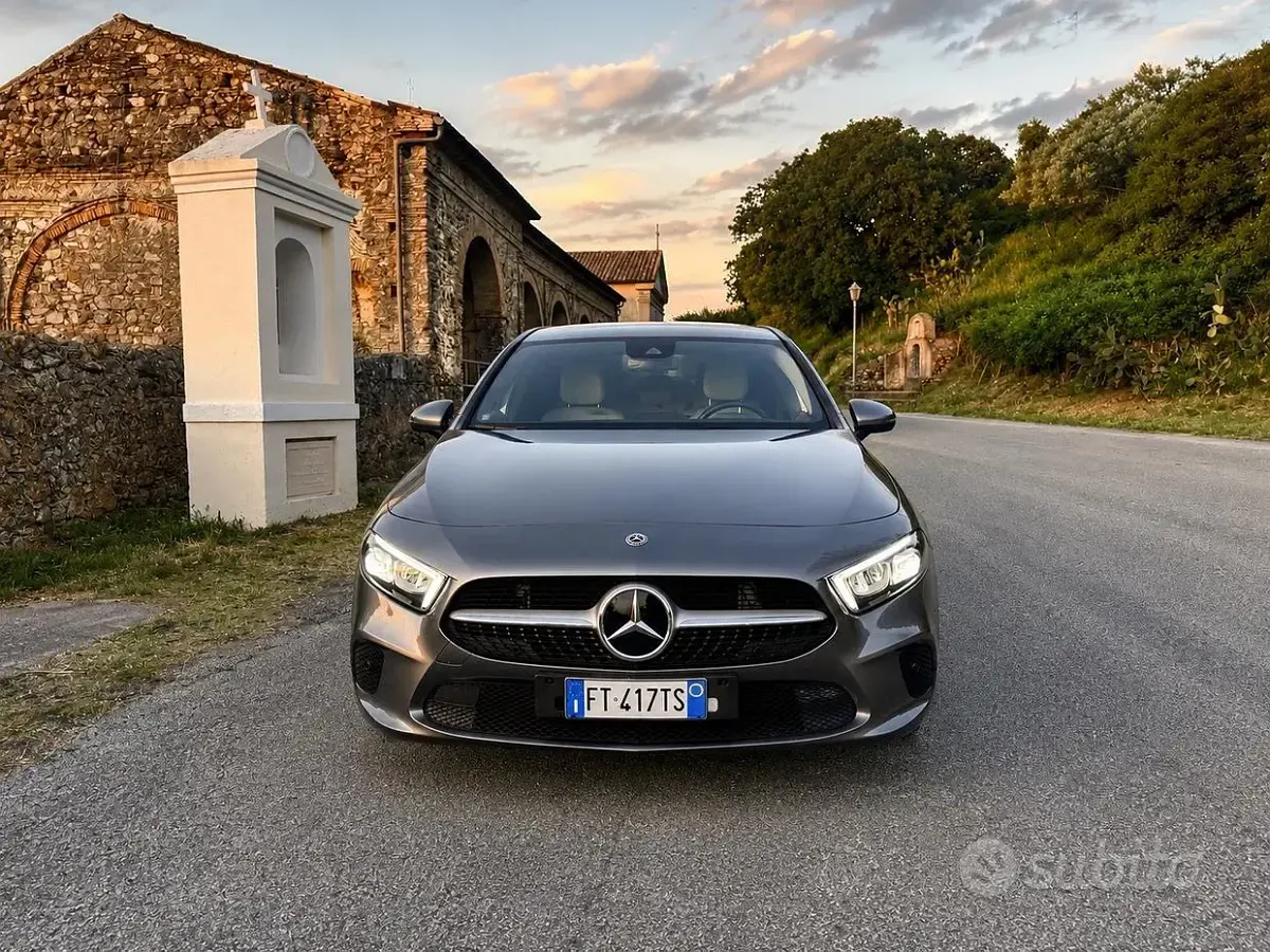 Usata Mercedes A180 116 CV (85 kW) 2019 Grigio Berlina