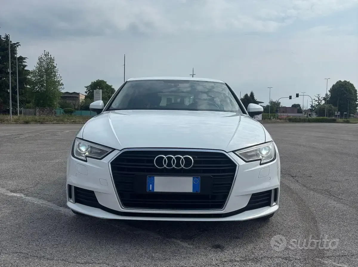 Usata Audi A3 S-Line 150 CV (110 kW) 2017 Bianco Berlina