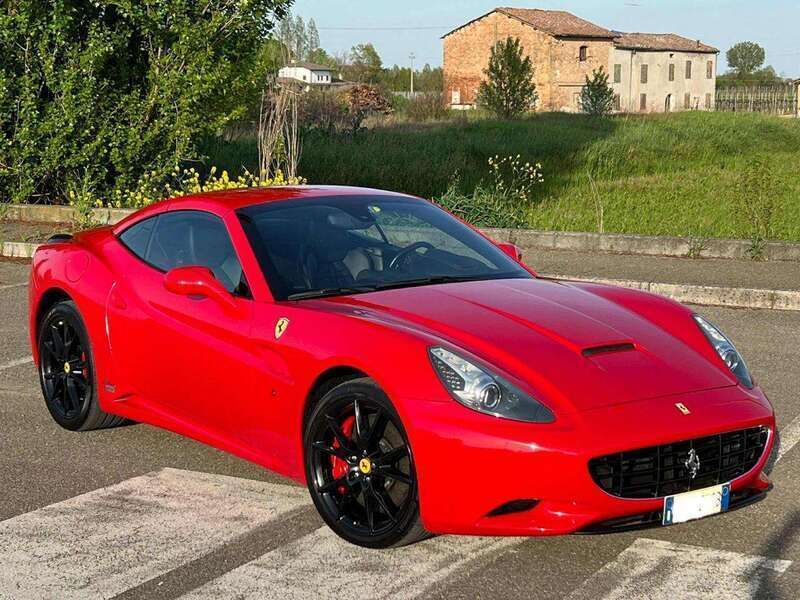 Rosso Usata 2009 Ferrari California Cabrio | 129.900 € (Molto cara) - Immagine 1/4