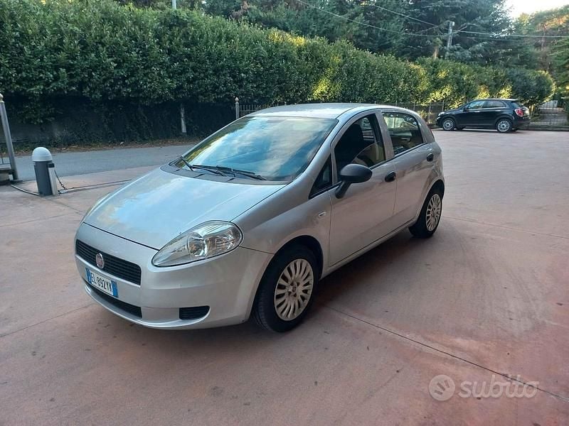 Usata Fiat Punto Pop 69 CV (50 kW) 2012 Grigio Utilitaria
