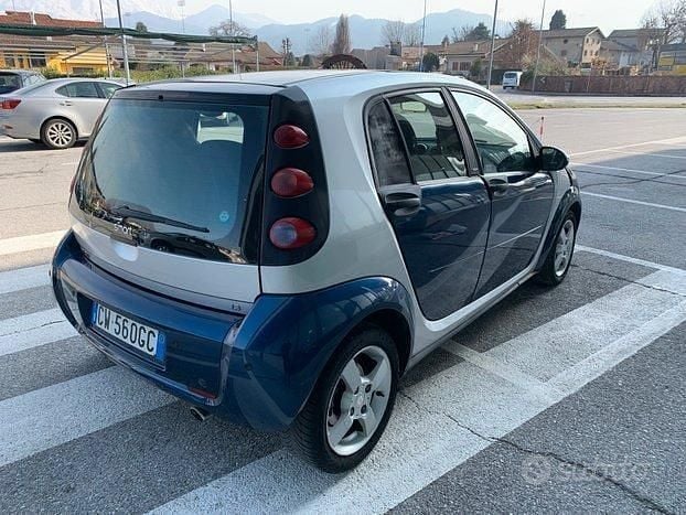 Usata Smart ForFour Passion 95 CV (69 kW) 2005 Blu Utilitaria